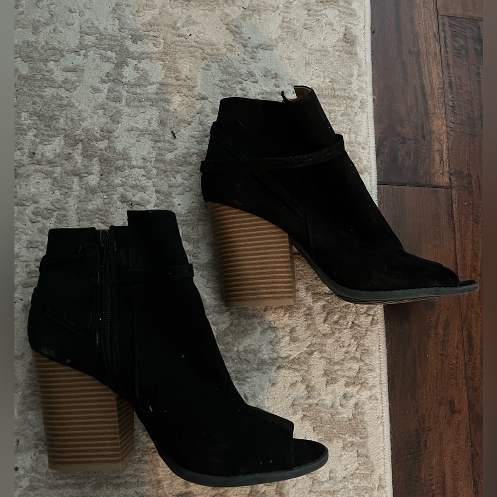 Quipd open toe thick heeled booties